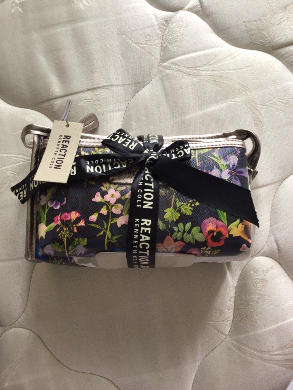 Kenneth Cole Reaction 2 pc Cosmetic Bag Gift Set